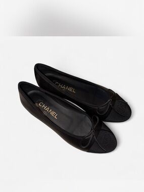 CHANEL Black Leather Ballet Flats with Bow and CC Cap Toe